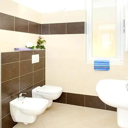 Lakeside Vercana: Two-bedroom With Pool And Balcony Vercana