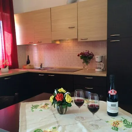 Lakeside Vercana: Two-bedroom With Pool And Balcony * Vercana