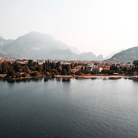 Lakeside Vercana: Two-bedroom With Pool And Balcony * Vercana