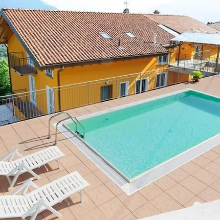 Cozy With View Appartement Vercana